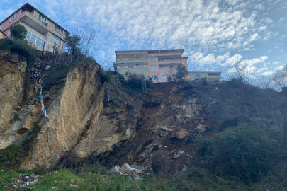 Üsküdar'da toprak kayması sonucu iki bina boşaltıldı!