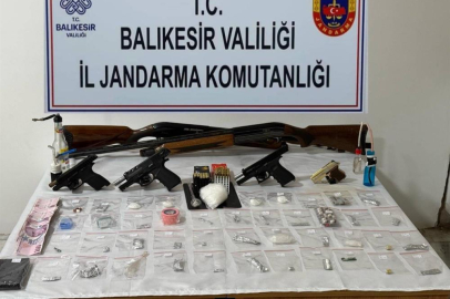 Balıkesir’de jandarmadan madde ve silah operasyonu