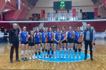 ABBSK Genç Kadınlar Voleybol Takımı, Seyhan Belediyesi’ni 3-1 yenerek Adana şampiyonu