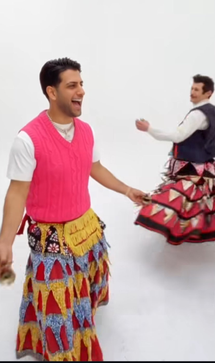 Reynmen klibinde köçek oldu! Renkli görüntüler sosyal medyada gündem oldu 2