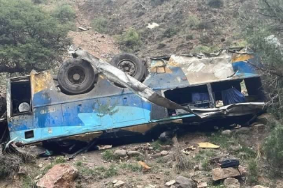 Bolivya’da yolcu otobüsü uçuruma yuvarlandı: 31 kişi hayatını kaybetti