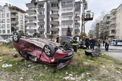 Hatay Dörtyol’da trafik kazası: 1’i ağır 3 yaralı! Vatandaş yola isyan etti!