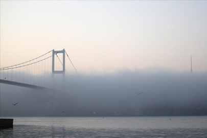 İstanbul Boğazı'nda gemi trafiğine sis engeli