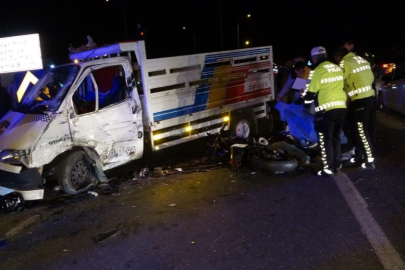 Manavgat'ta ters yönden gelen kamyonetle motosiklet çarpıştı: 1 ölü, 2 yaralı!