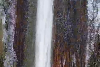 Değirmendere şelalesi soğuk hava ile kısmen dondu, ziyaretçilerini büyüledi