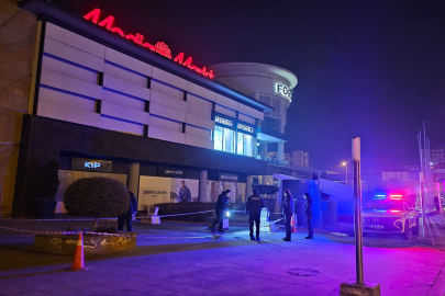 Kayseri’de AVM'de bıçaklı kavga: Anne ve iki kızı yaralandı