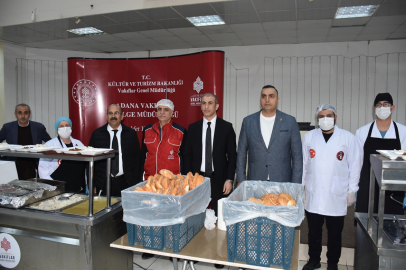 Vakıflar Bölge Müdürlüğü Yüreğir’de ihtiyaç sahiplerini iftarda buluşturdu