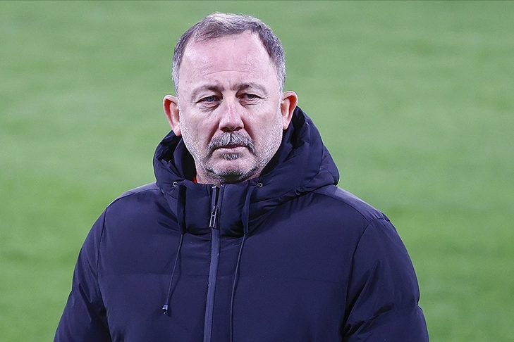 Sergen Yalçın'dan Galatasaray'a sert eleştiri: Psikolojisi normal değil!