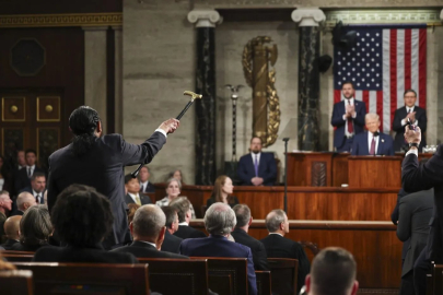 Kongre üyesi Al Green, Trump'a sataştığı için kongre’den çıkarıldı