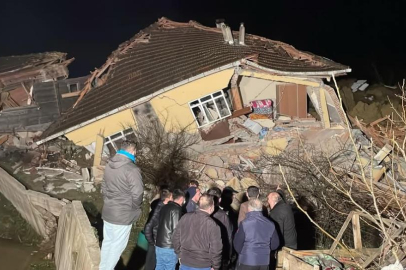  Sinop'ta gece yarısı heyelan!