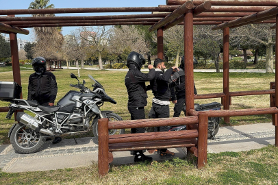 Adana’da parklara narkotik baskını: 76 kişi yakalandı
