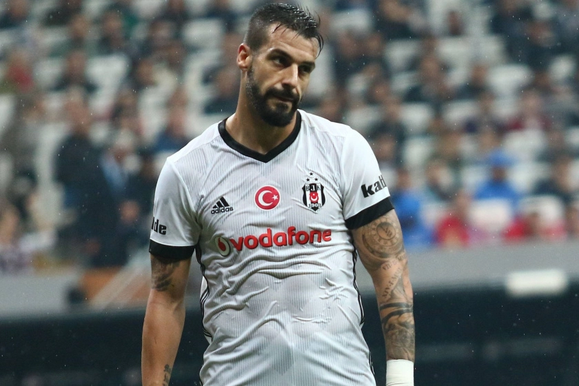 Beşiktaş'ın unutulmaz golcüsü futbola veda etti!