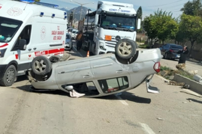 Kozan’da kontrolden çıkan otomobil devrildi