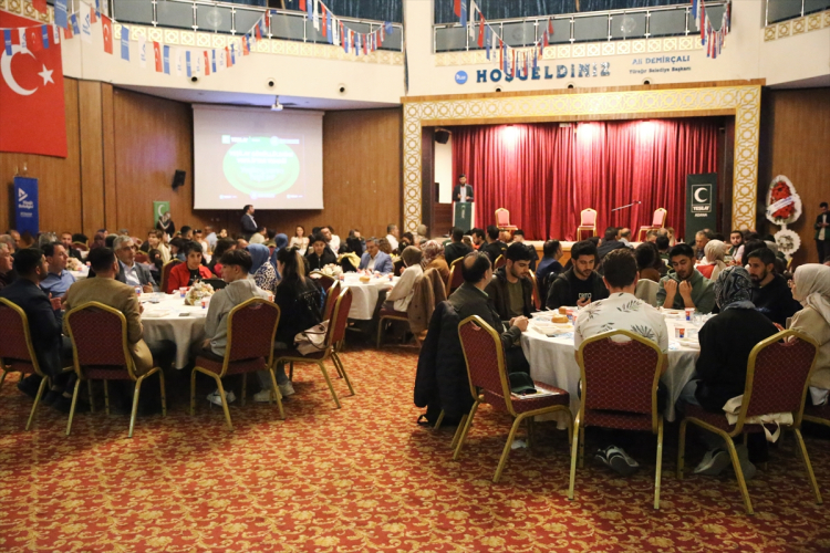 Adana’da Yeşilay gönüllüleri için vefa iftarı düzenlendi 2