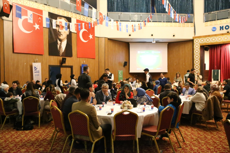 Adana’da Yeşilay gönüllüleri için vefa iftarı düzenlendi 3