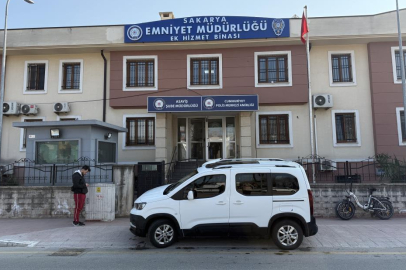 Sakarya’da okul zilinden rahatsız oldu, müdürün boğazını kesti