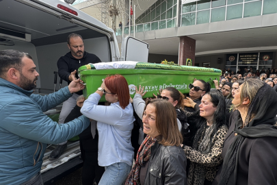 Eşi Tarafından satırla öldürülen Sevcan Demir Sakman'ın tabutunu kadınlar omuzlarında taşıdı