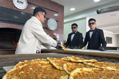 Yeni nesil fırıncılar takım elbiseyle pide pişiriyorlar