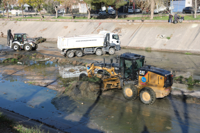 Yüreğir’de büyük temizlik: Sarıçam deresi 200 kişilik ekip ile temizlendi