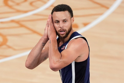 Stephen Curry NBA tarihinde bir ilki başardı! 4000 üçlük barajını aşan tek oyuncu oldu