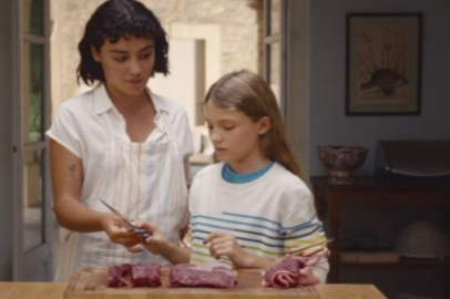 Netflix'te yayınlanan "Leziz" filmi, izleyicileri şoke ediyor: "Saltburn ve parazit karışımı"