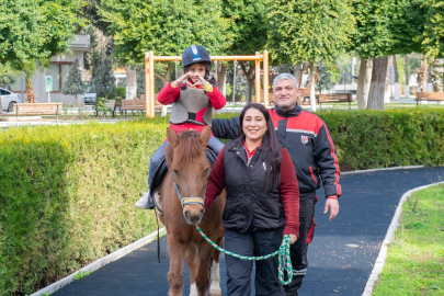 Özel gereksinimli çocuklar için ‘Atla Terapi’nin gücü