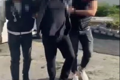 Sahte Emniyet Müdürü, uyuşturucu ve silahlarla yakalandı!