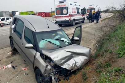 Edirne'de feci kaza: İki otomobil çarpıştı, 5 yaralı