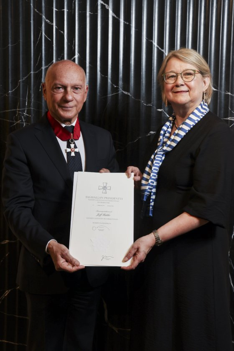 Jeff Hakko'ya Finlandiya'dan yüksek liyakat nişanı 2