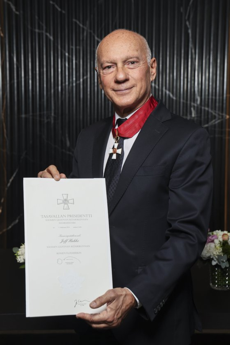 Jeff Hakko'ya Finlandiya'dan yüksek liyakat nişanı 3