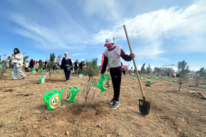 Adana'da 21 Mart Dünya Ormancılık Günü’nde "Geleceğe Nefes" sloganıyla fidanlar toprakla buluştu