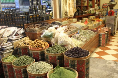 Adana’da vatandaşlar soğuk algınlığından korunmak için aktarlara yöneldi