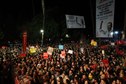 İBB Başkanı Ekrem İmamoğlu'na destek için Adanalılar Atatürk Parkı’nda bir araya geldi