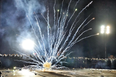 Saraçhane'de İBB soruşturmasına protesto: Polisle gerginlik yaşandı