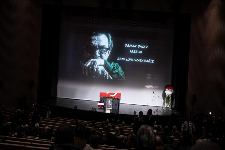 Türk sineması ve televizyonunun duayeni usta yönetmen Osman Sınav son yolculuğuna uğurlanıyor 2