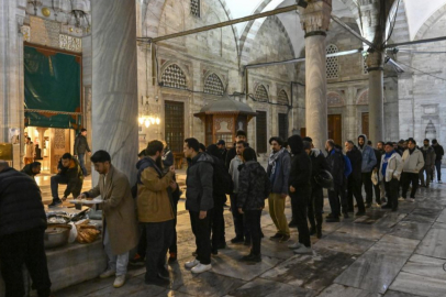 Eylemcilerin tahrip ettiği Fatih'teki Şehzadebaşı Camisi'nde camiyi koruma nöbeti başladı