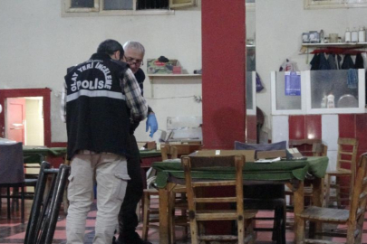 Adana'da kahvehanede kanlı oyun: 2 kişi silahla öldürüldü!