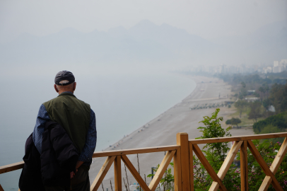 Akdeniz'in incisi Antalya Afrika'nın tozunda boğuldu