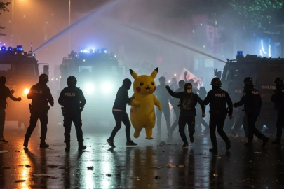 İmamoğlu protestosunda polis ve Pikachu arasında kovalamaca