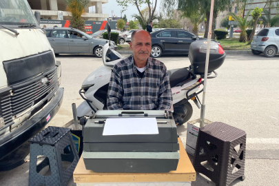 Adana Adliyesi önünde çalışan Arzuhalciler, Belediye’den yer talep ediyor