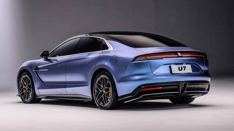 BYD lüks arenaya meydan okuyor 1287 beygirlik elektrikli sedan Yangwang U7 sahneye çıktı! 2