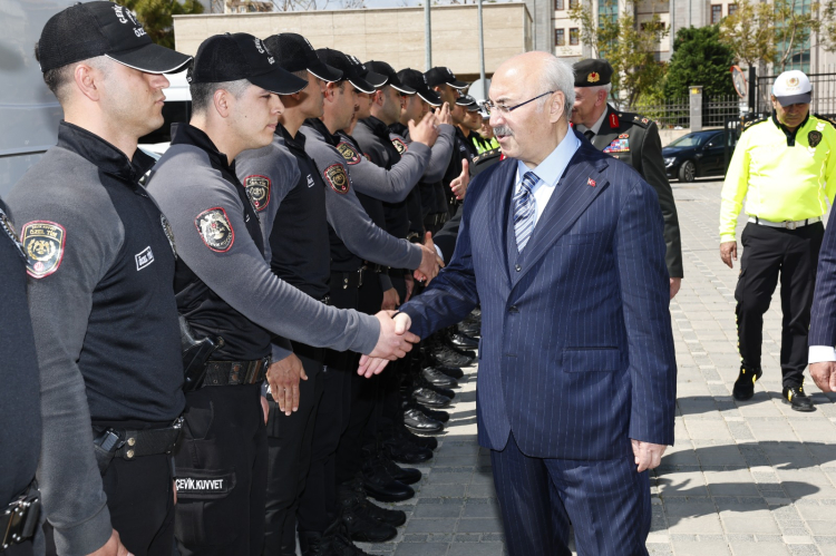 Adana Valisi Vali Köşger’den güvenlik güçlerine bayram ziyareti 3
