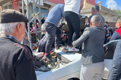 Bayram yolunda kaza: Aile elektrik direğine çarptı, 4 yaralı!