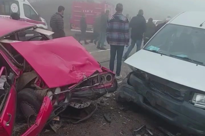 Ordu Ünye'de feci kaza: Yoğun siste iki araç çarpıştı, 3'ü ağır 5 yaralı