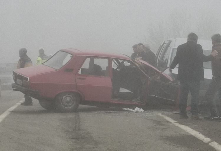 Ordu Ünye'de feci kaza Yoğun siste iki araç çarpıştı, 3'ü ağır 5 yaralı 3
