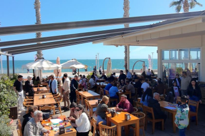 Mersinliler Ramazan Bayramı tatilinde Büyükşehir Belediyesinin sahil kafelerinde buluştu