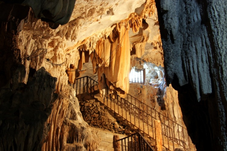 Köşekbükü (Astım) Mağarası