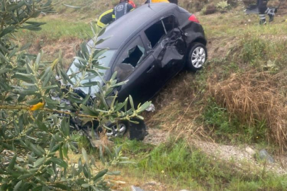 Denizli’de trafik kazası: otomobil şarampole yuvarlandı, 4 yaralı