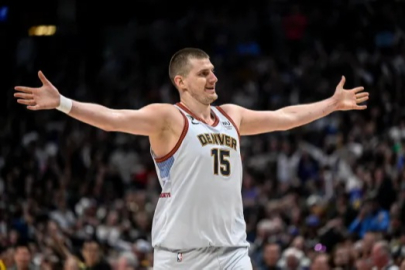NBA'de inanılmaz gece: Jokic 61 sayıyla tarih yazdı, Timberwolves kazandı! Curry'den 52 sayılık resital