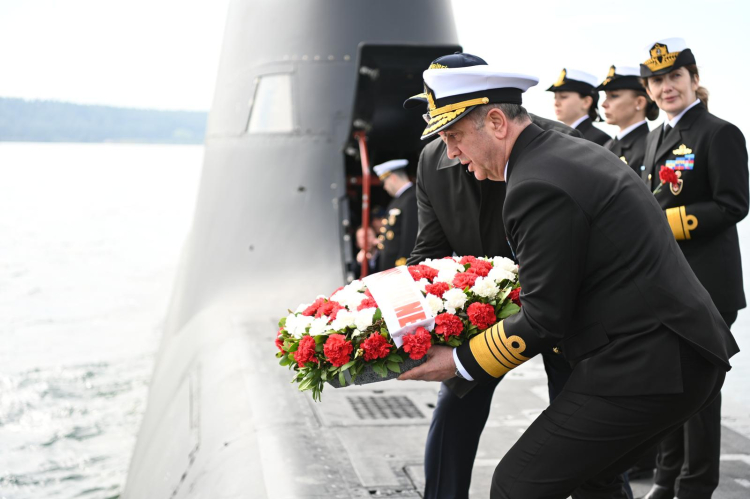 Dumlupınar ve Atılay şehitleri Çanakkale Boğazı’nda 12 denizaltıyla anıldı 3